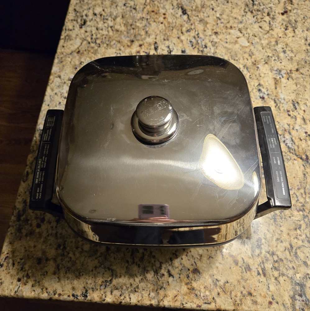 Meyer Counter Top Electric Cooker With Insert For Steaming